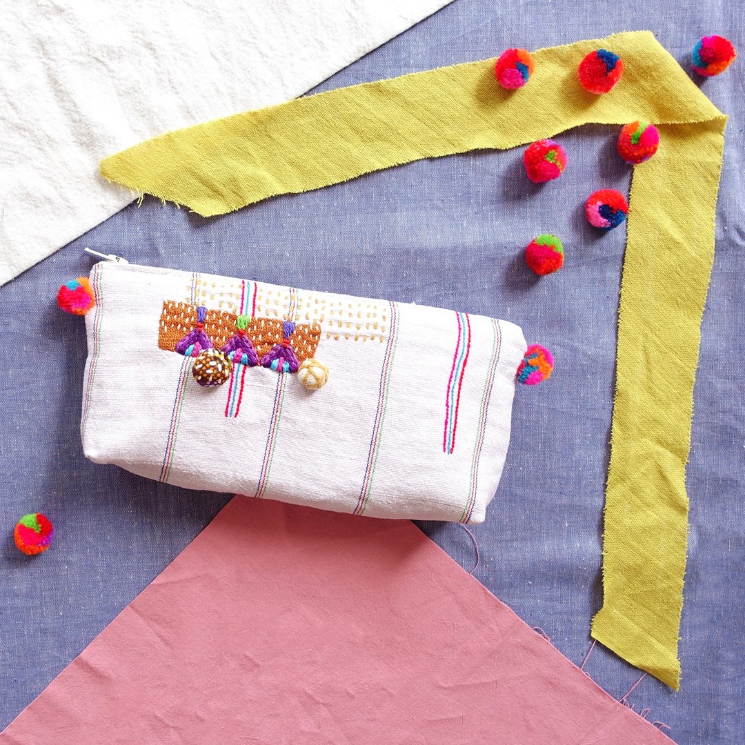 DUNIA handmade /Fruity!/果实古布笔袋/化妆包 pompoms pencil/ cosmetic bag - 化妆包/杂物包 - 棉 白色
