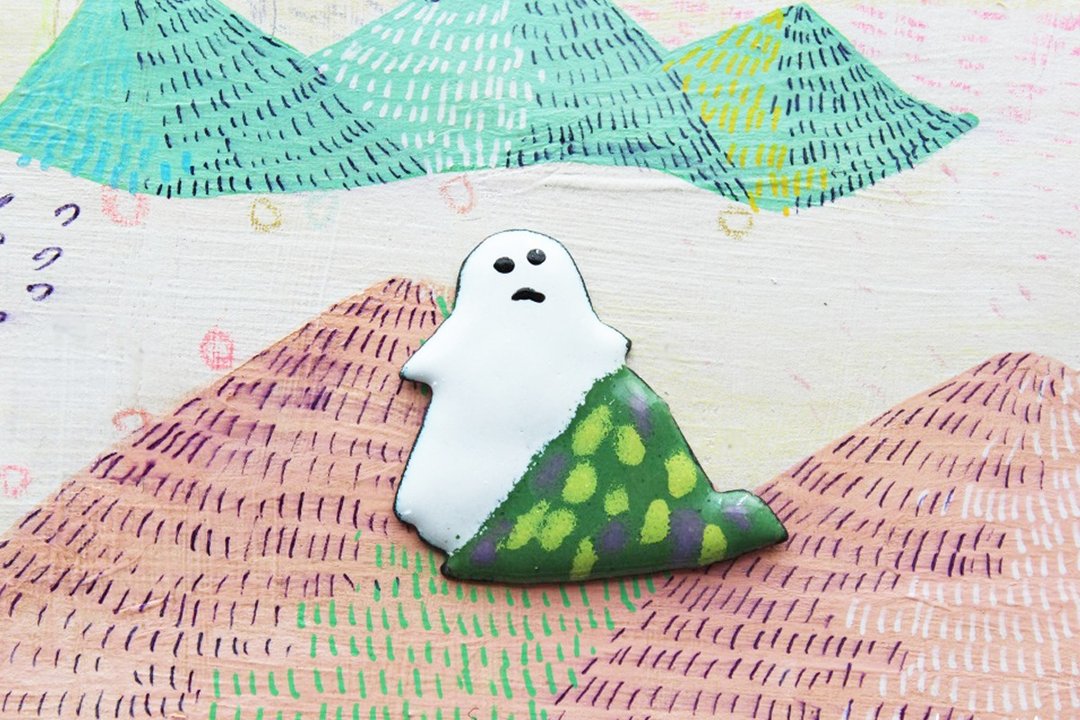 enamel brooch "a mountain and ghost" - 胸针 - 其他材质 白色