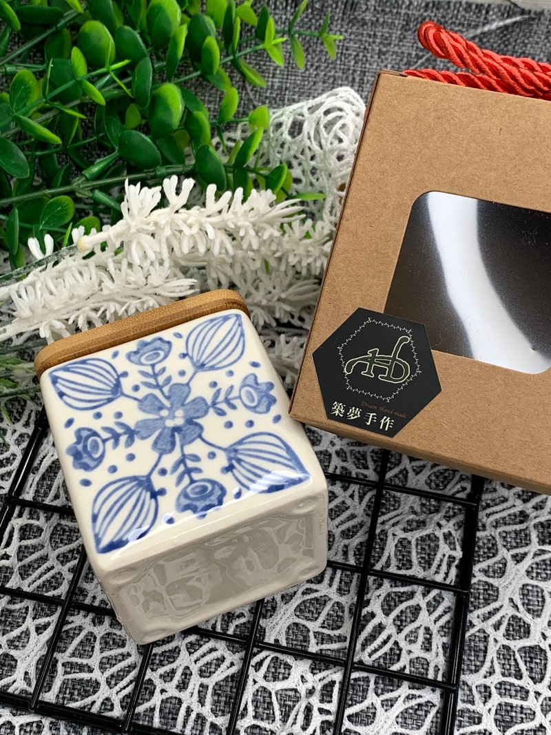 英国梨小苍兰精油 香氛蜡烛 NO1 100% 天然大豆蜡 圣诞节交换礼物 - 蜡烛/烛台 - 陶 