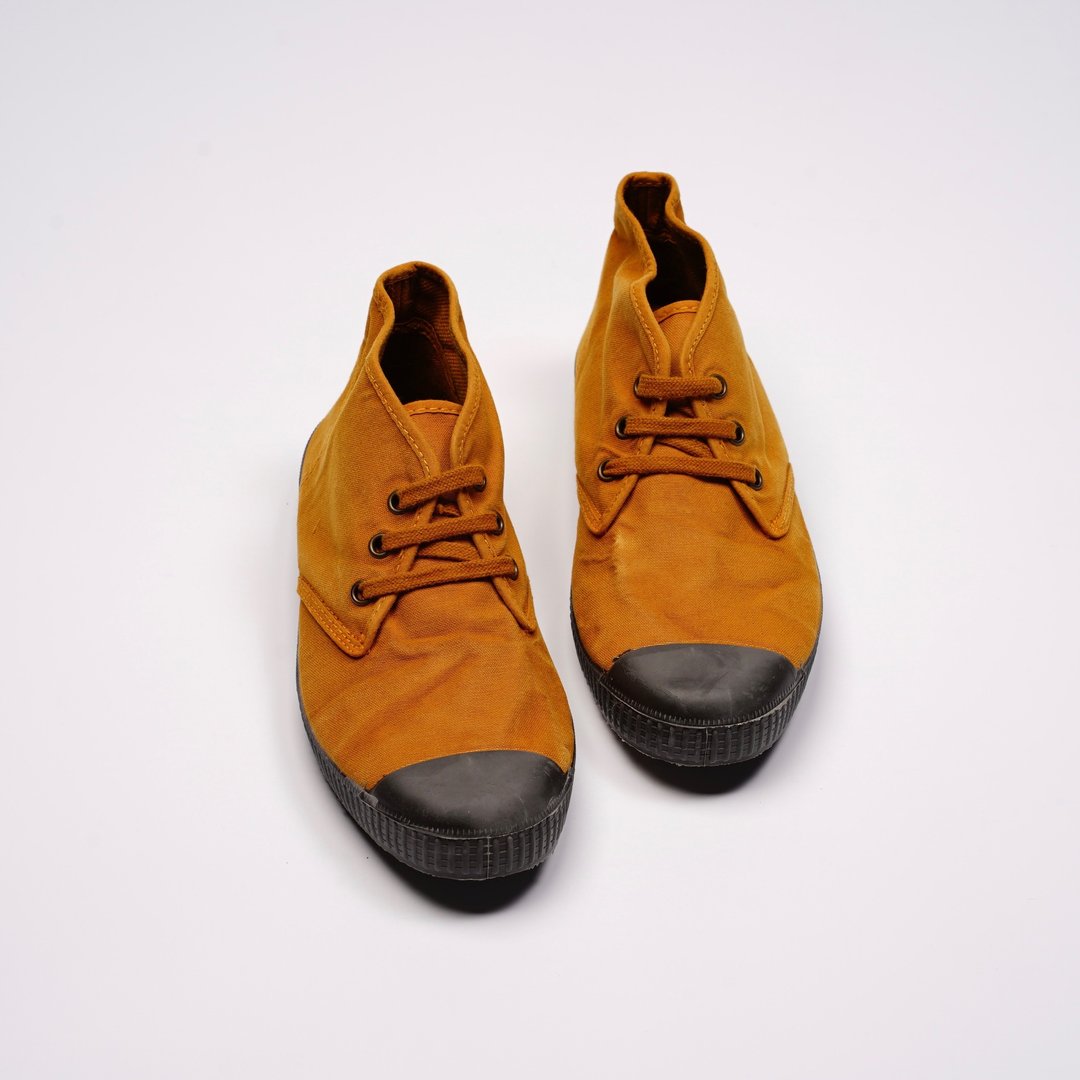 西班牙帆布鞋CIENTA U60777 43土黄色 黑底 洗旧布料 大人 Chukka - 女款休闲鞋 - 棉 橘色