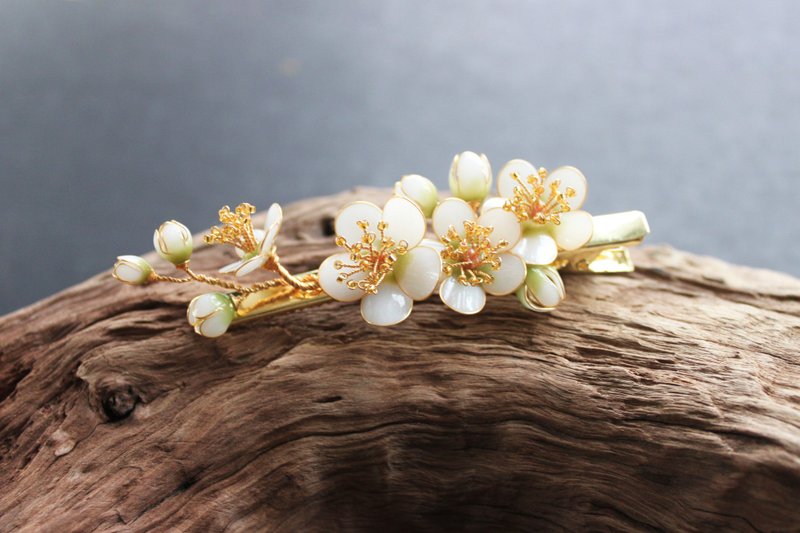 【白梅发夹】梅花长发夹 古典气质 铜线树脂 - 发饰 - 树脂 白色