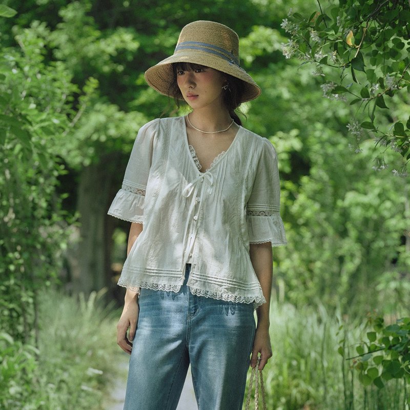 V领系带蕾丝小衫|衬衫|夏款|Sora-1837 - 女装衬衫 - 棉．麻 白色