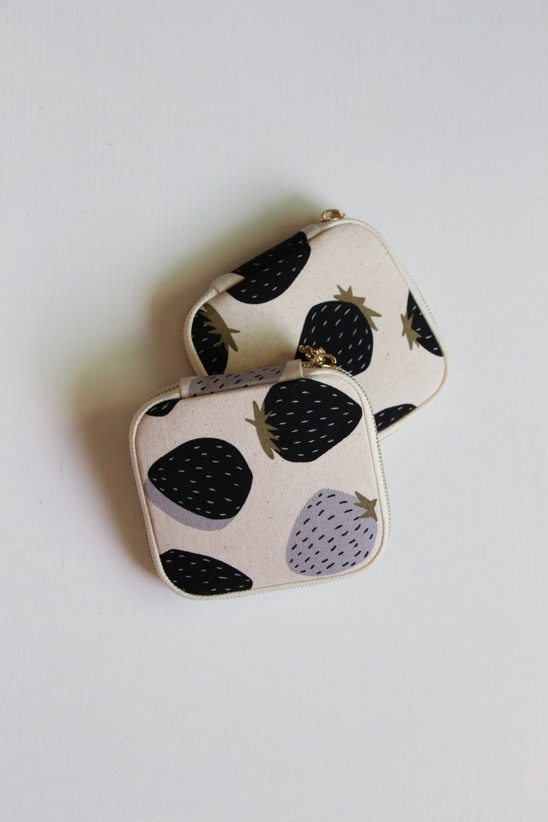 草莓手工布艺零钱包/小小卡包/收纳包 - 零钱包 - 棉．麻 
