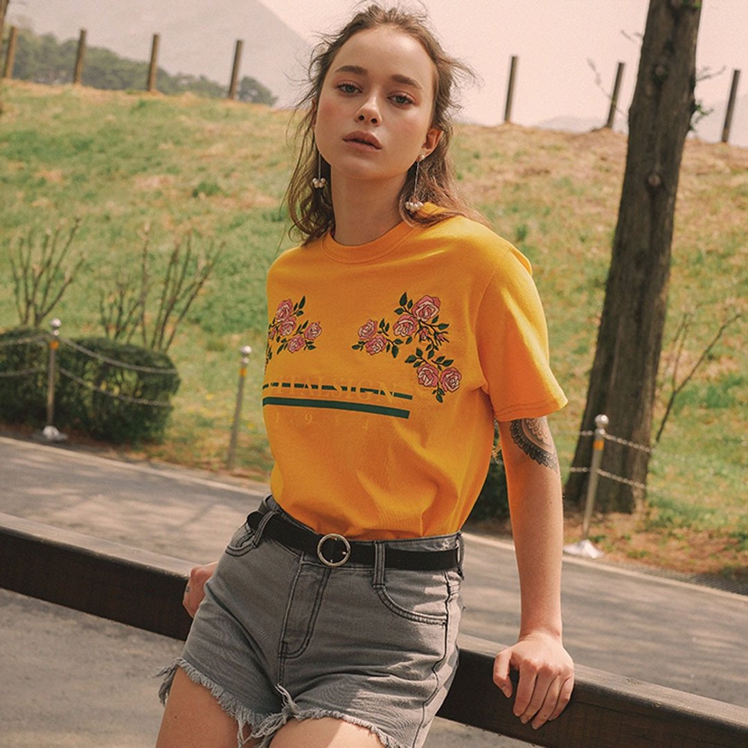 VITALSIGN Floral Embroidered VITALSIGN Logo printed T-shirt (Yellow Orange) - 女装 T 恤 - 棉 橘色