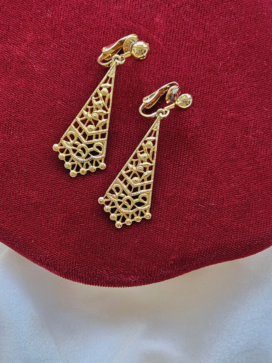 金色扇形镂空雕花吊坠夹式耳环/vintage美国西洋古董饰品 - 耳环/耳夹 - 其他金属 