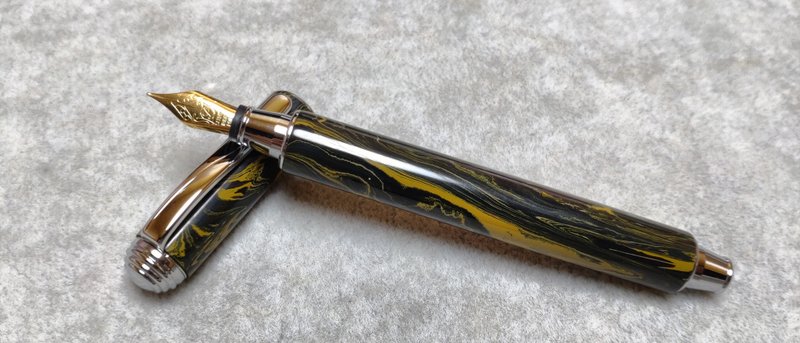 德国硬橡胶-拔盖式钢笔 - 钢笔 - 其他材质 黄色