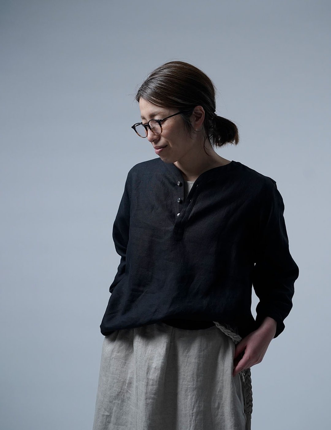 Linen Lady's Lounge Shirt / Black t030e-bck1 - 中性连帽卫衣/T 恤 - 亚麻 黑色