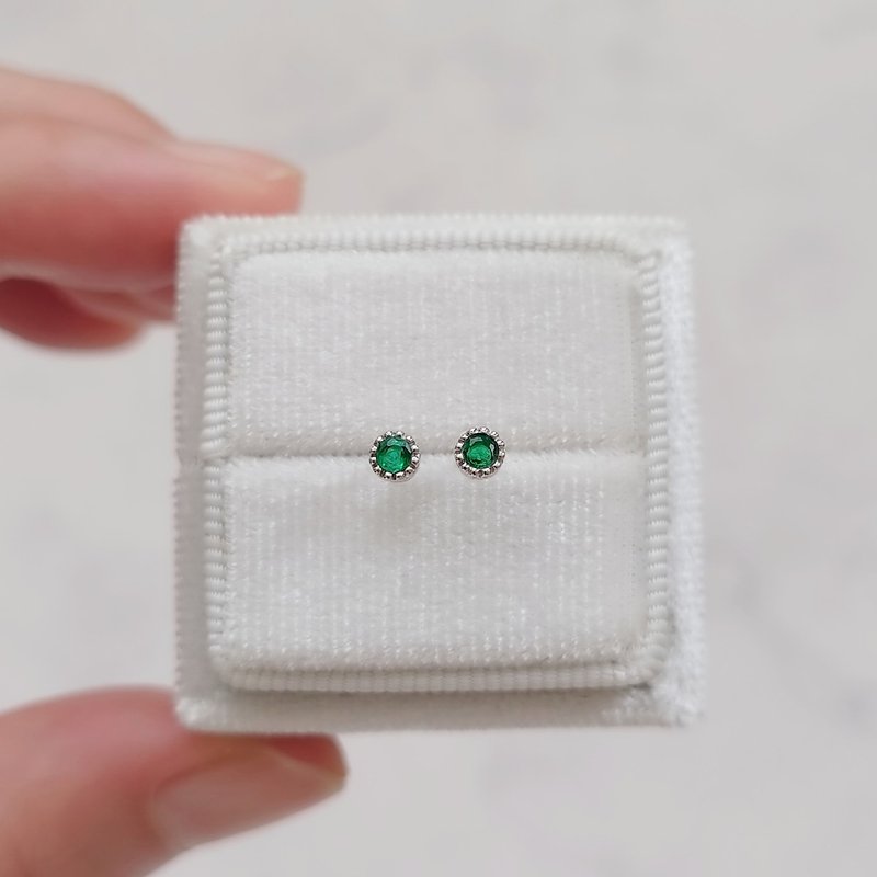 限量现货 - 迷你天然祖母绿 珠边包镶 纯 18K 白金 耳环 - 耳环/耳夹 - 宝石 绿色