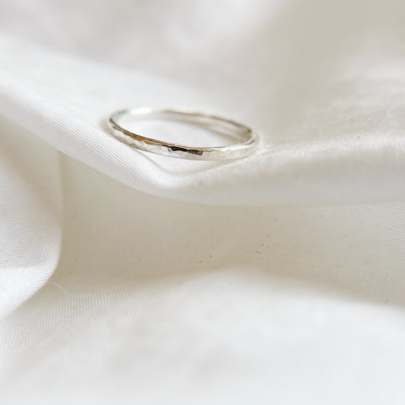 波光敲纹 金工 925银戒指 - 戒指 - 纯银 银色