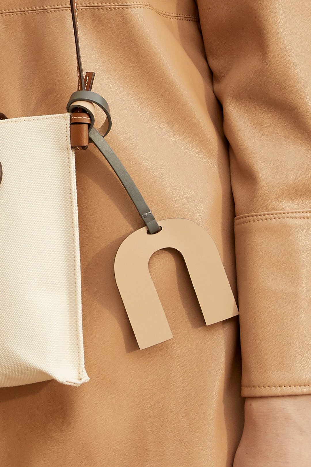 MAGNET LEATHER TAG GRAY-BEIGE - 其他 - 真皮 灰色