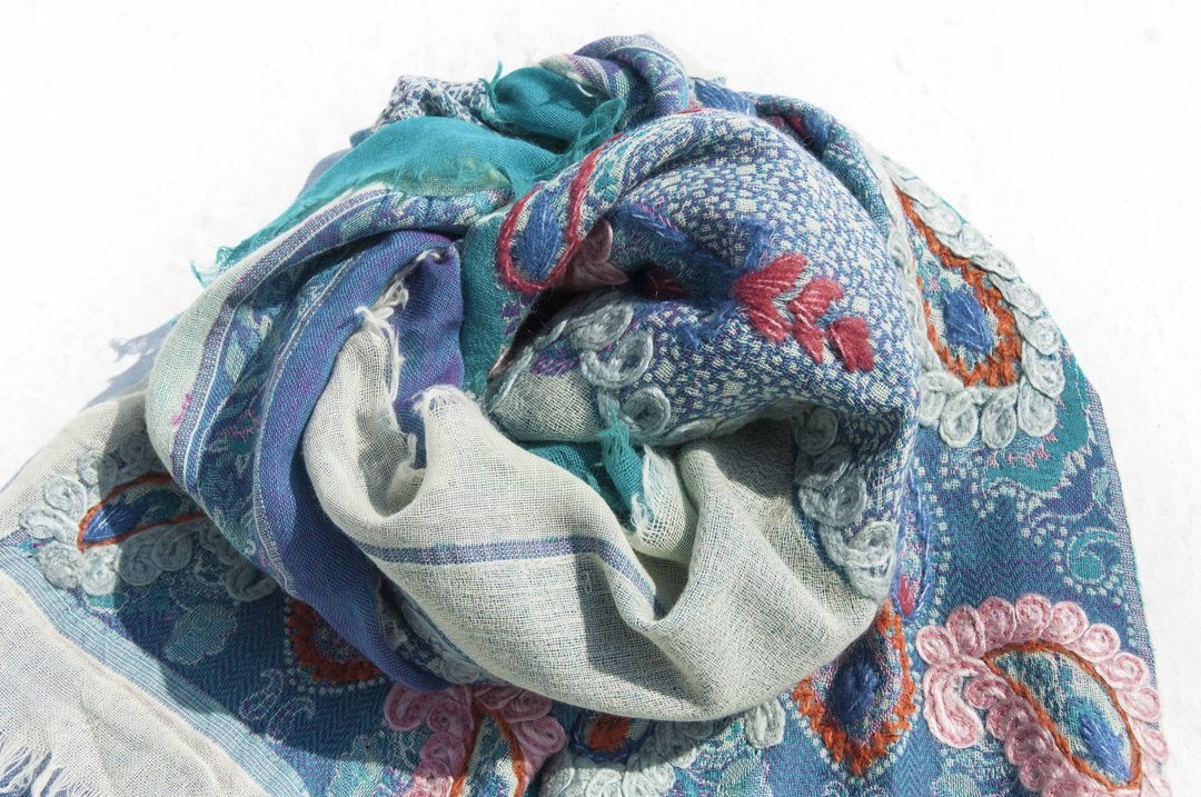 水煮羊毛披肩/针织围巾/刺绣围巾/羊绒披巾/喀什米尔Cashmere-花 - 围巾/披肩 - 羊毛 多色