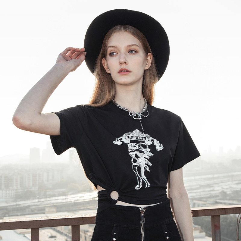 庞克贞德棉质短款上衣 / 收腰设计 / 宽松版型 / 仅有黑 - 女装 T 恤 - 其他材质 黑色