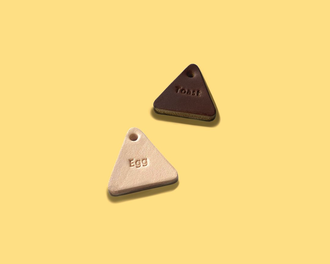 宠物刻字身份牌猫咪猫防丢牌真皮宠物定制三角牌 Leather Pet Tag - 项圈/牵绳 - 人造皮革 咖啡色