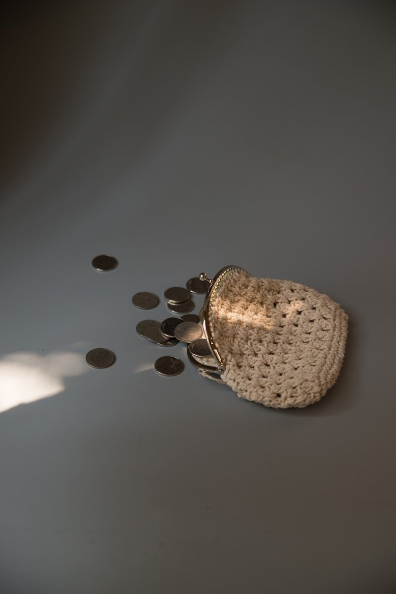 crochet Frame Purse l natural color cotton - 皮夹/钱包 - 棉．麻 白色