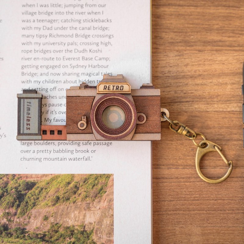 复古吊饰【老时光-单眼相机】手机架 / 钥匙圈 - 钥匙链/钥匙包 - 木头 咖啡色