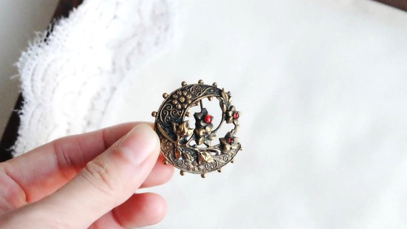 复古铜制月亮之花胸针 - 胸针 - 铜/黄铜 金色