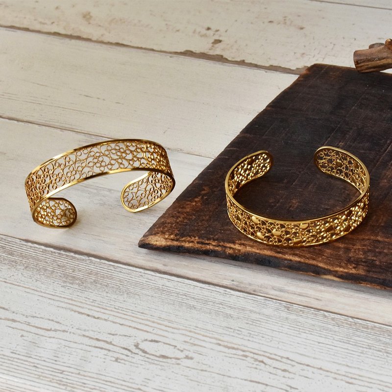 经典款黄铜18K金镂空蕾丝手镯 - 手链/手环 - 铜/黄铜 金色