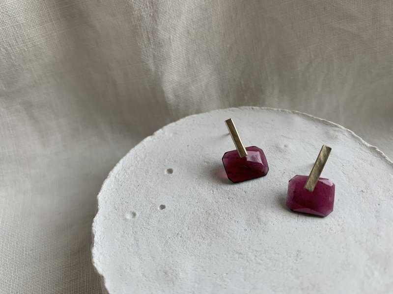 Emerald cut garnet earrings - 耳环/耳夹 - 宝石 红色