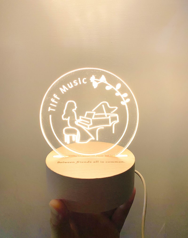 LOGO小夜灯—定制化夜灯 似颜绘 压克力 可雷雕文字 木头底 - 灯具/灯饰 - 压克力 金色