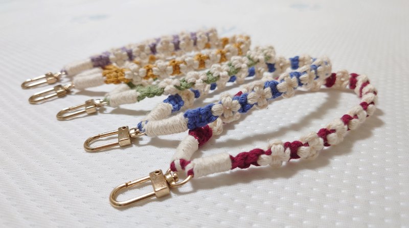 纤细款小花编织手机挂绳 包包挂绳 / 定制化 - 挂绳/吊绳 - 棉．麻 白色