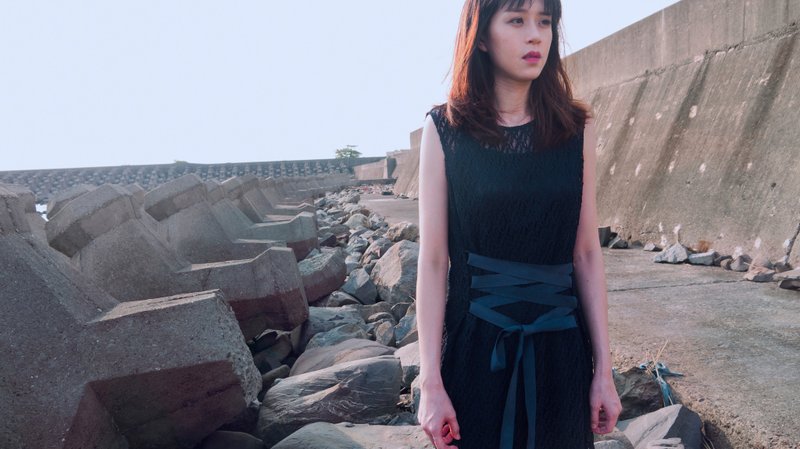 Frances 束带蕾丝洋装 - 洋装/连衣裙 - 聚酯纤维 蓝色