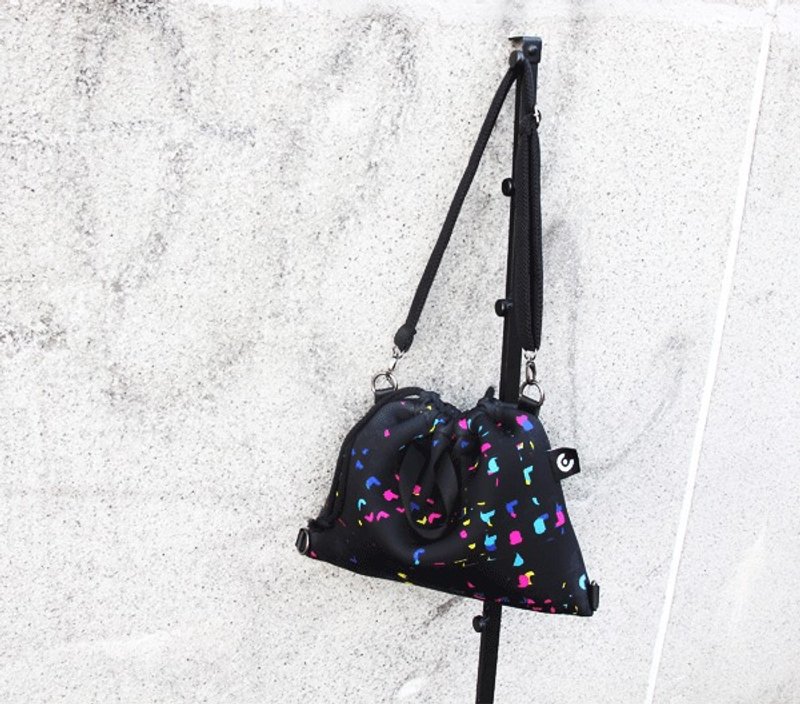 **迷你版***【Looking Fly 类潮包】之“7是一个好符号”系列 (黑) - 侧背包/斜挎包 - 其他材质 