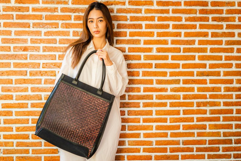 ALL BLACK - 手提包/手提袋 - 真皮 黑色