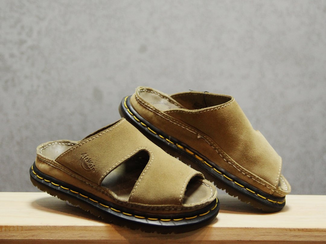 Tsubasa.Y 古着屋 卡其色 001 麂皮马汀拖鞋,Dr.Martens England - 女款休闲鞋 - 其他材质 