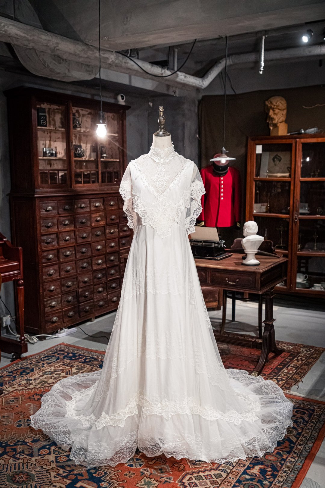 Vintage 50s cape style wedding gown long train - 晚装/礼服 - 棉 白色