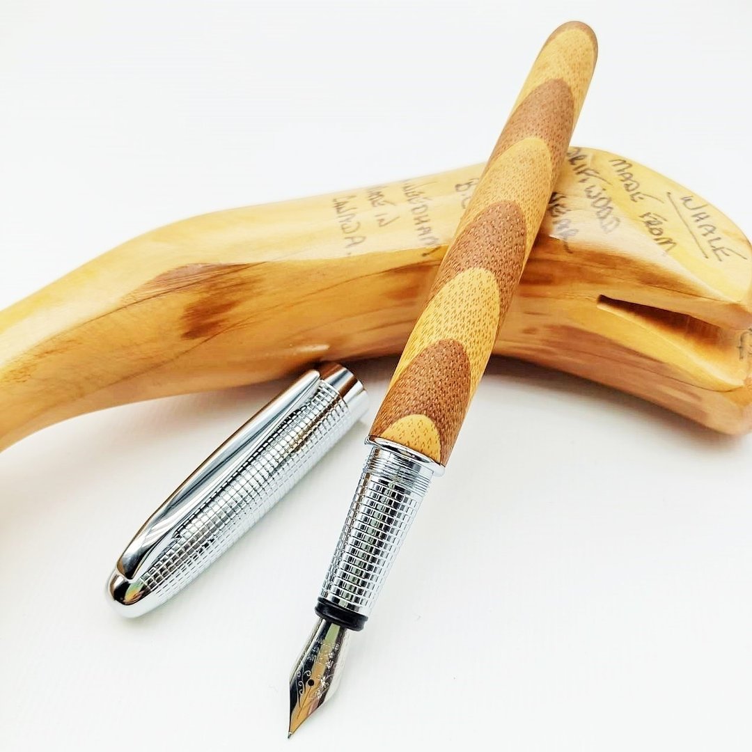 白金 精致雕刻  天然竹笔 Bamboo 钢笔 附笔盒 卡式墨水~虎之鹤 - 钢笔 - 其他材质 
