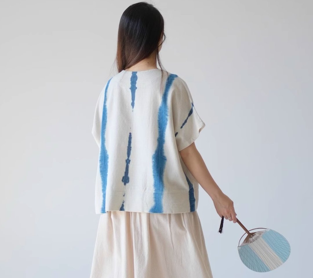【棉麻手工蓝染】V领设计感/溜肩寬鬆上衣3色 - 女装上衣 - 棉 蓝色
