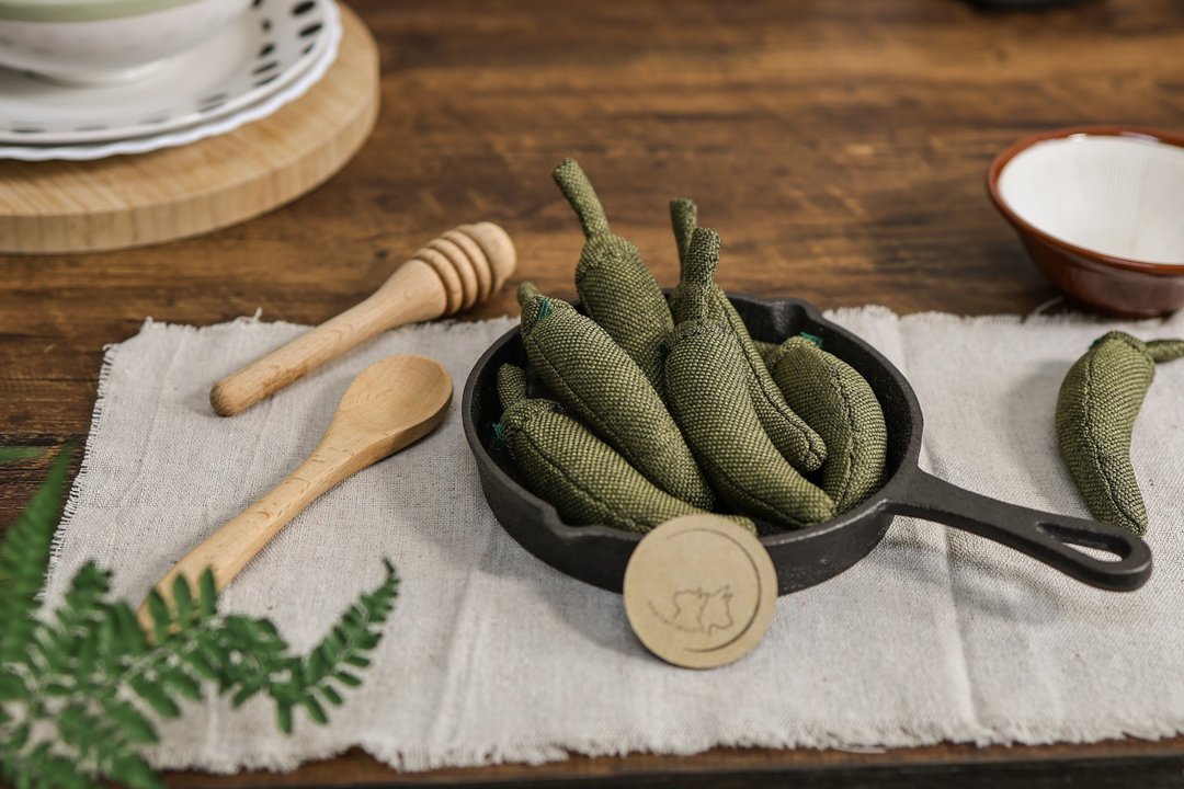 辣椒 (绿) Green Chili 纯手作 吊饰 家饰品 猫咪儿童玩具 蔬果 - 玩具 - 其他材质 多色