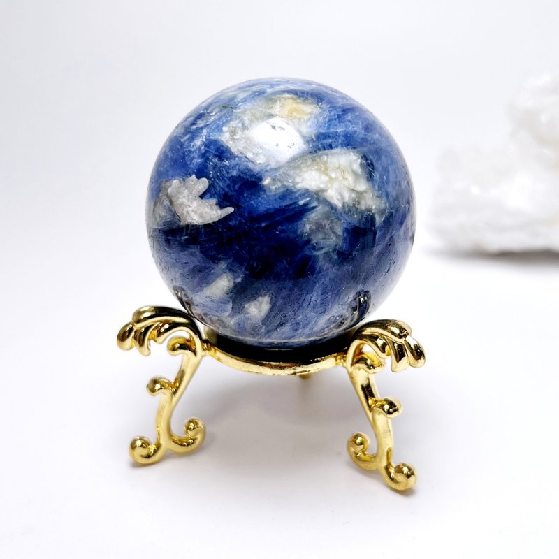 如画。水晶球 一图一物 疗愈  l 蓝晶石共生白水晶石榴石球 l - 摆饰 - 水晶 蓝色