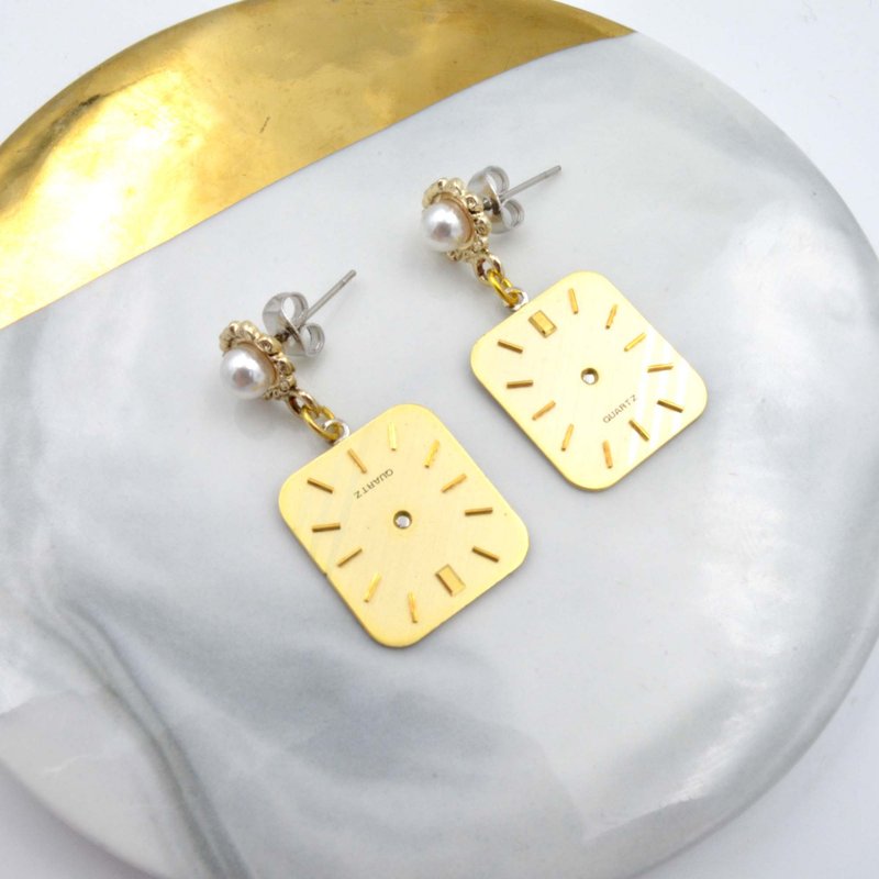 金色古董表面耳环  Golden Vintage Dial Earrings - 耳环/耳夹 - 其他金属 金色