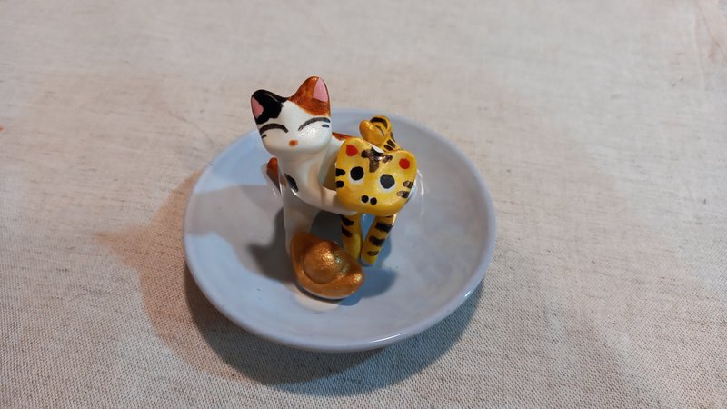 黄虎爷聚宝碟-财纳家润 - 摆饰 - 陶 