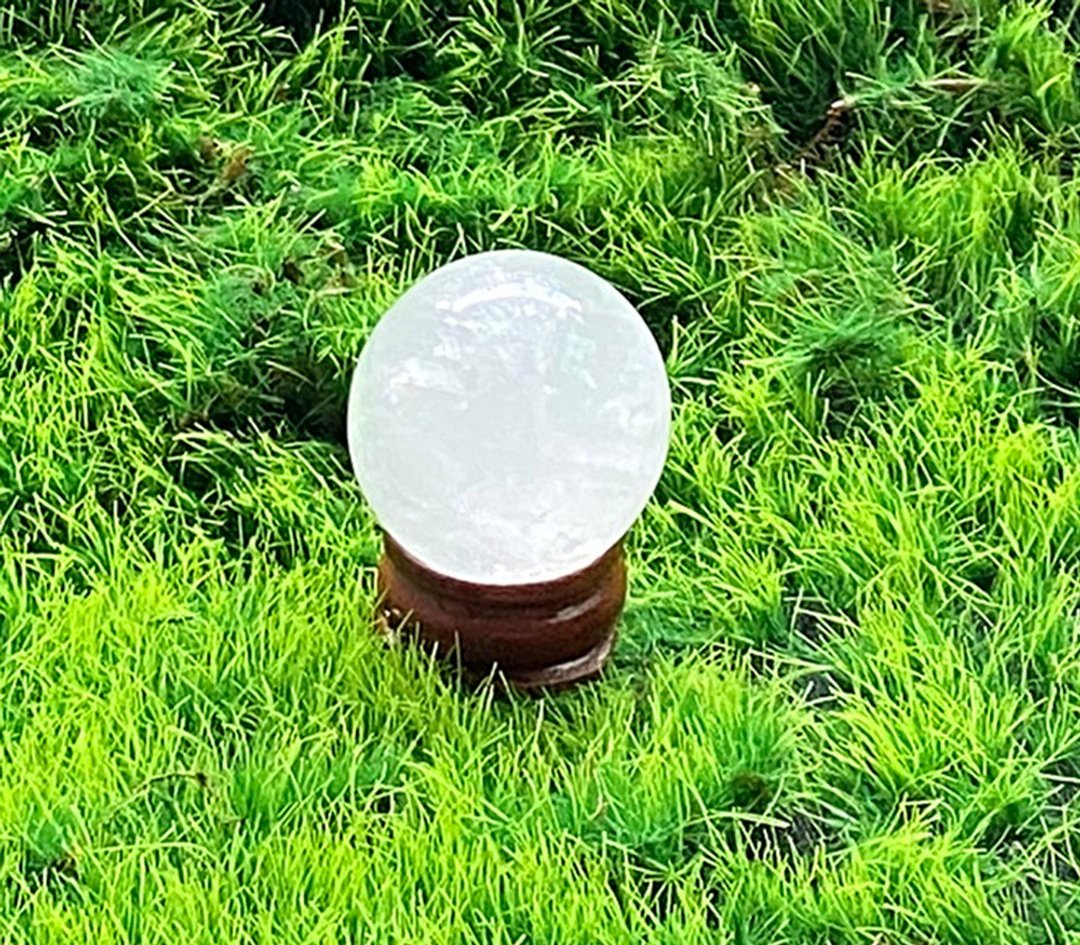 天然有球必应彩虹小白色方解球31~32mm 财运 礼物 - 摆饰 - 水晶 白色