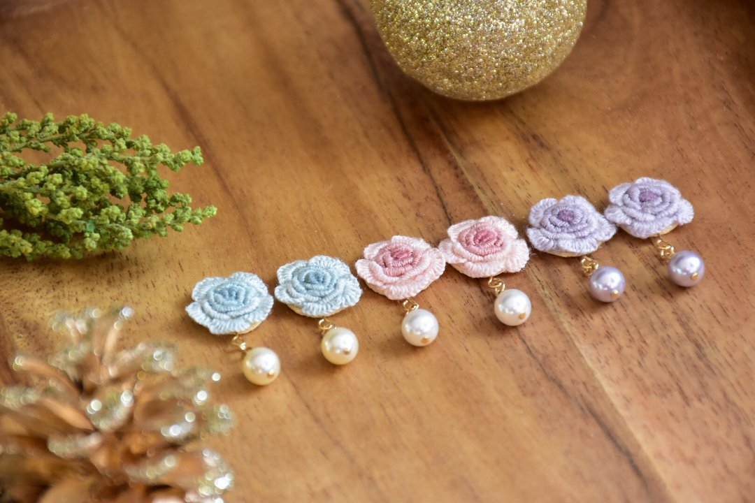 优雅刺绣玫瑰珍珠 定制耳环 / 刺繍ピアス - 耳环/耳夹 - 绣线 多色