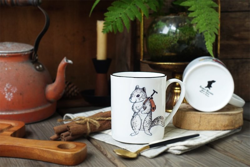 Hiking Squirrel 登山松鼠 - 骨瓷马克杯 - 咖啡杯/马克杯 - 瓷 咖啡色