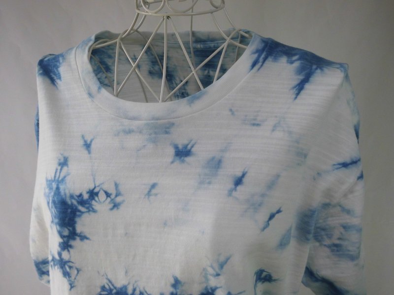 Indigo dyeing, slightly thick tie-dye T-shirt_1, wave spray, L - 女装 T 恤 - 棉．麻 蓝色