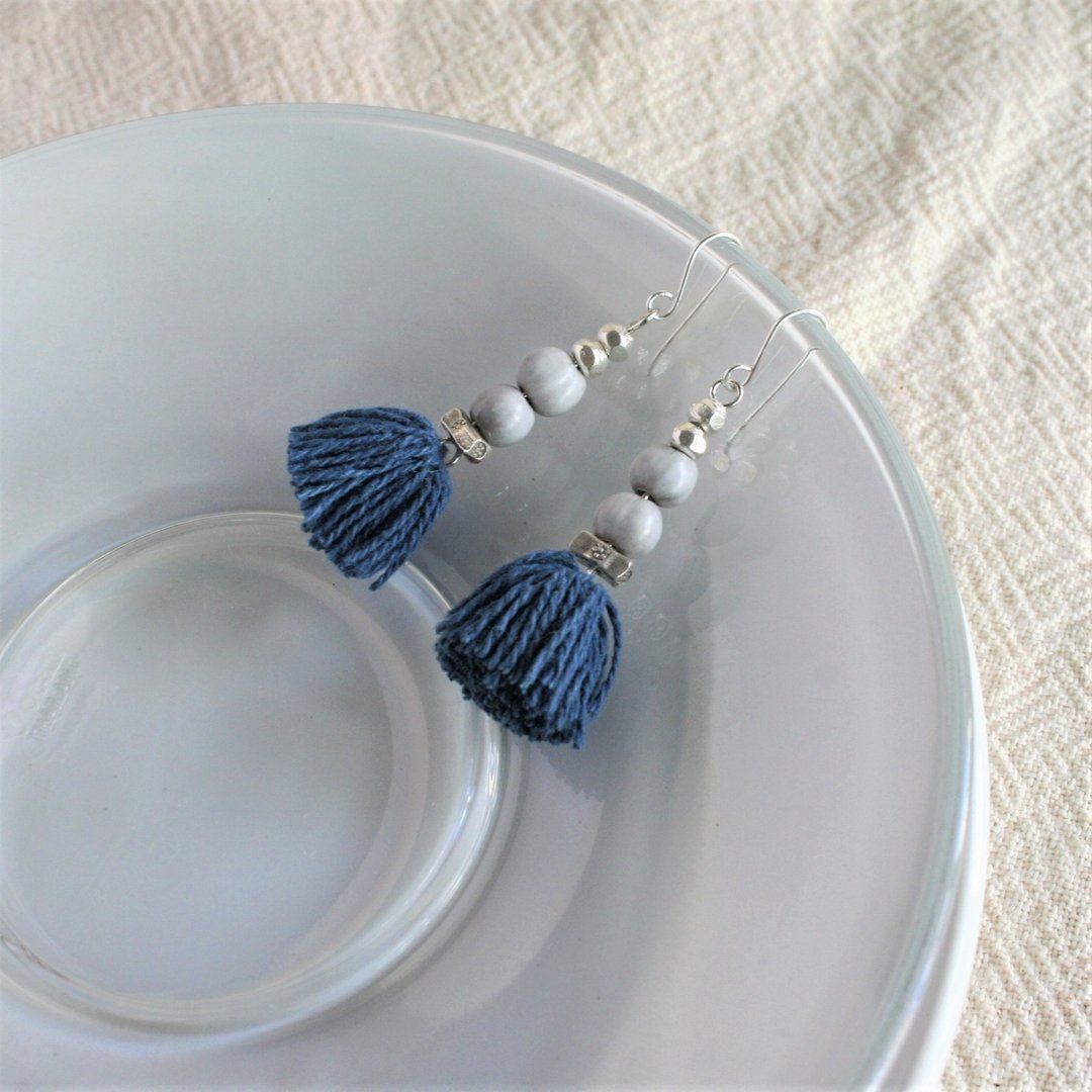 Dancer Earrings / Indigo / Karen Silver Plant Dyed Thread Juzudama job's tears - 耳环/耳夹 - 银 蓝色