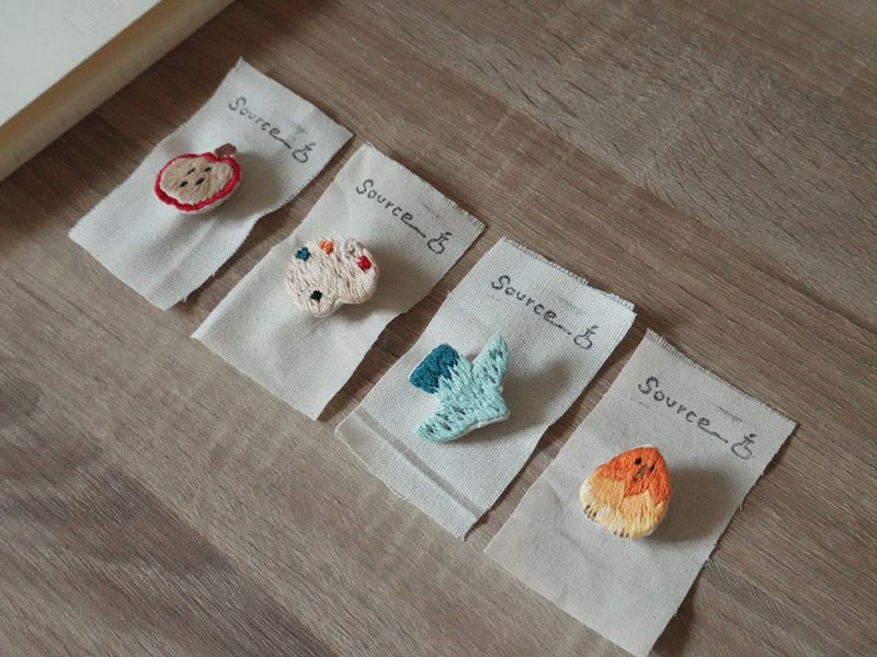 原创设计订制 l 定制化刺绣胸针 刺绣别针 插画胸针 定制图刺绣 - 胸针 - 棉．麻 多色