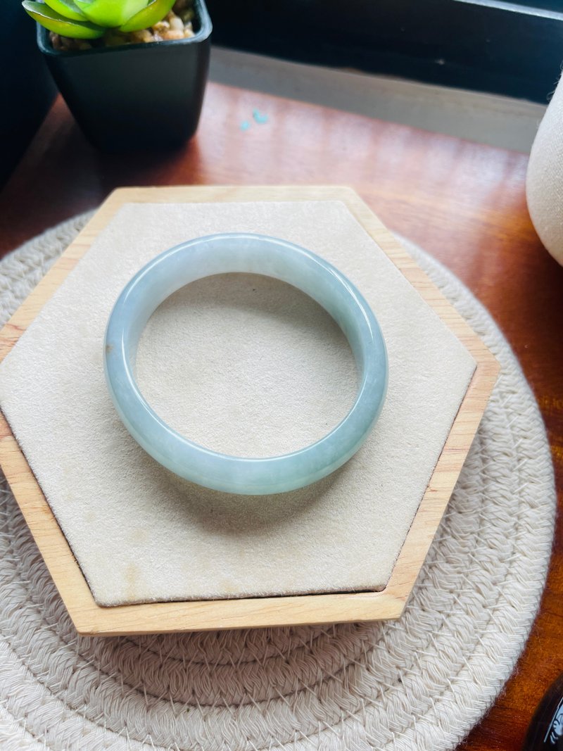 缅甸天空蓝翡翠//奶敷敷的天蓝翡翠手镯、细糯冰、平安镯、17.5围 - 手链/手环 - 玉石 