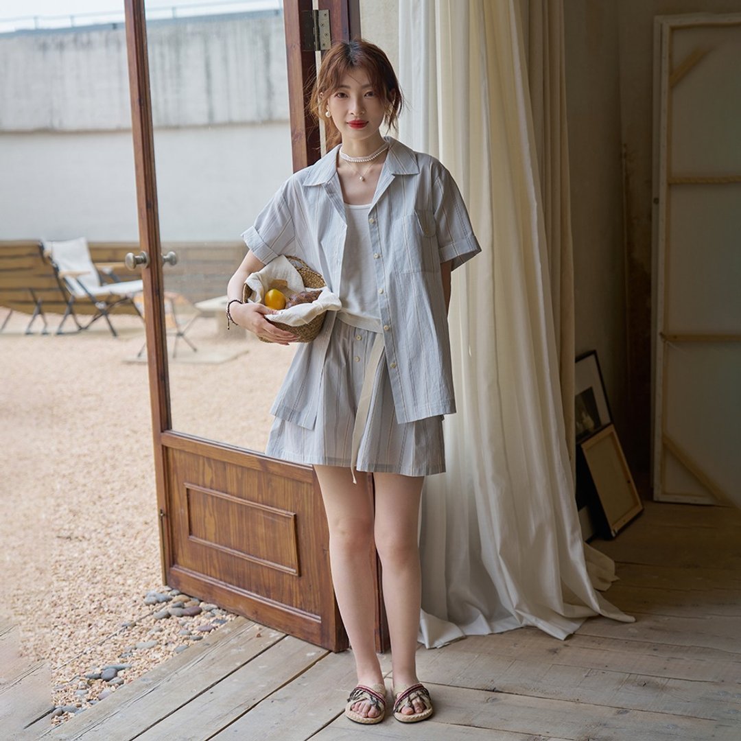 V领条纹衬衫短裤套装|衬衫|短裤|夏款|Sora-1809 - 女装衬衫 - 棉 灰色