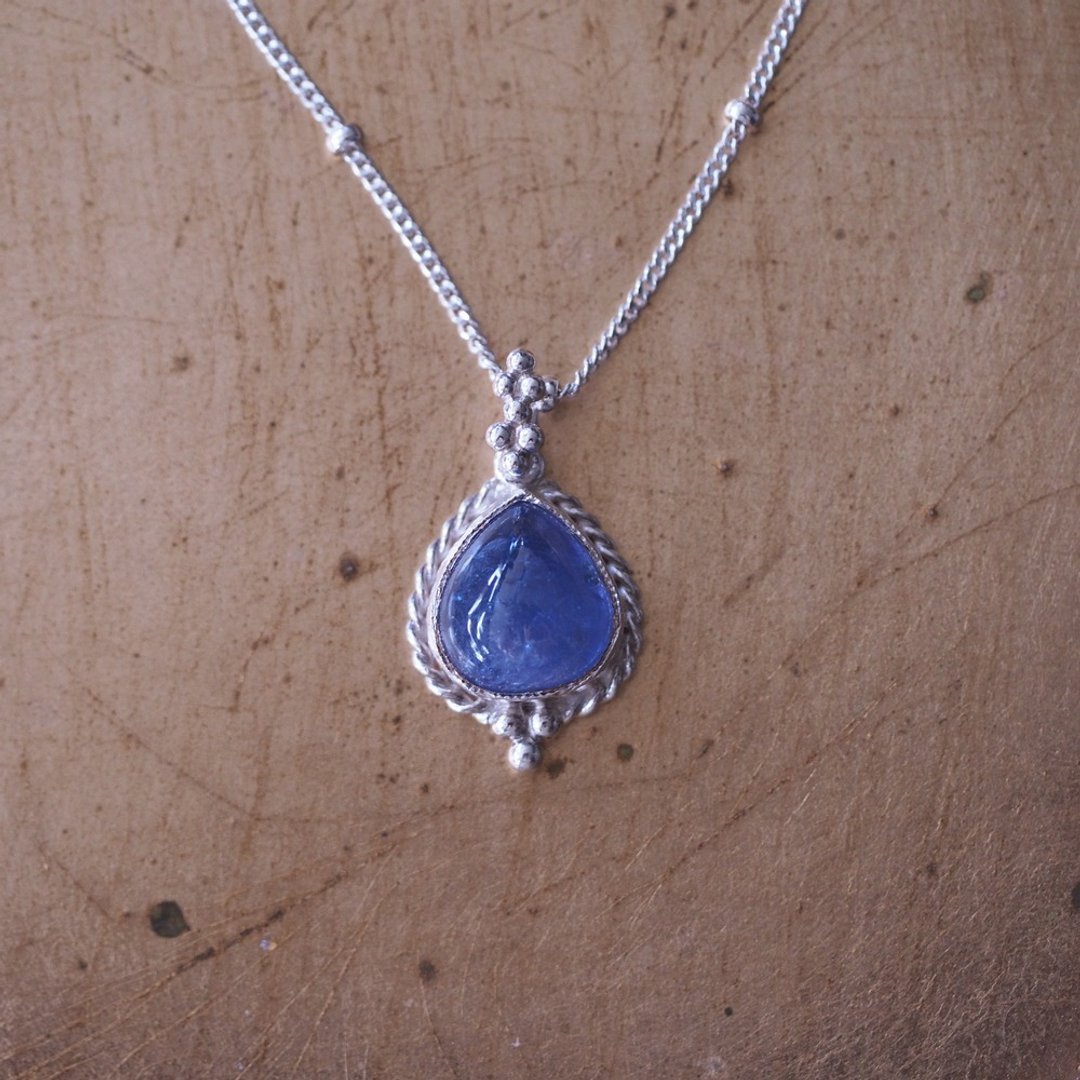 丹泉石 坦桑石 手工纯银项链 含银链 Tanzanite 12月诞生石 - 项链 - 半宝石 蓝色