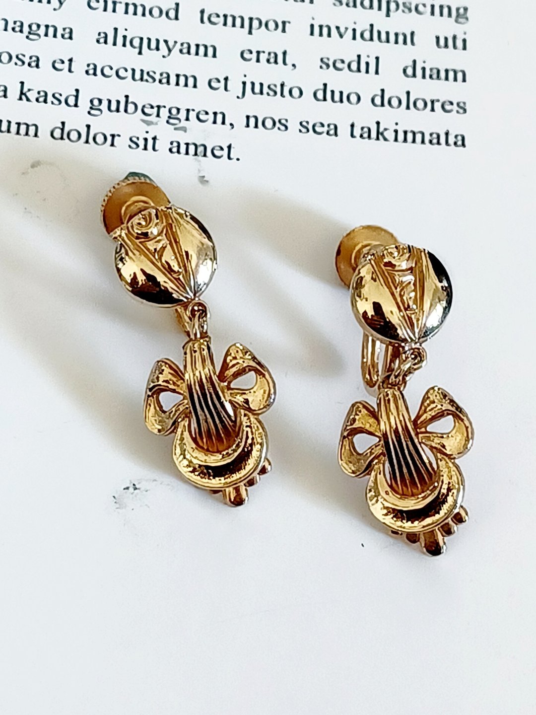 vintage jewelry  典雅金色乐器小垂坠 夹式耳环 - 耳环/耳夹 - 其他金属 