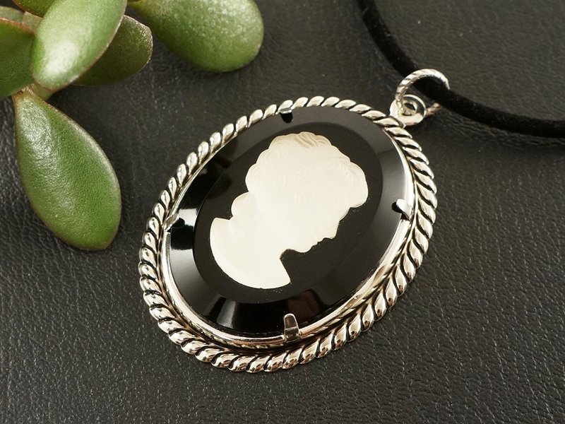 Black and White Vintage Glass Girl Lady Cameo Silver Pendant Necklace Jewelry - 项链 - 玻璃 黑色