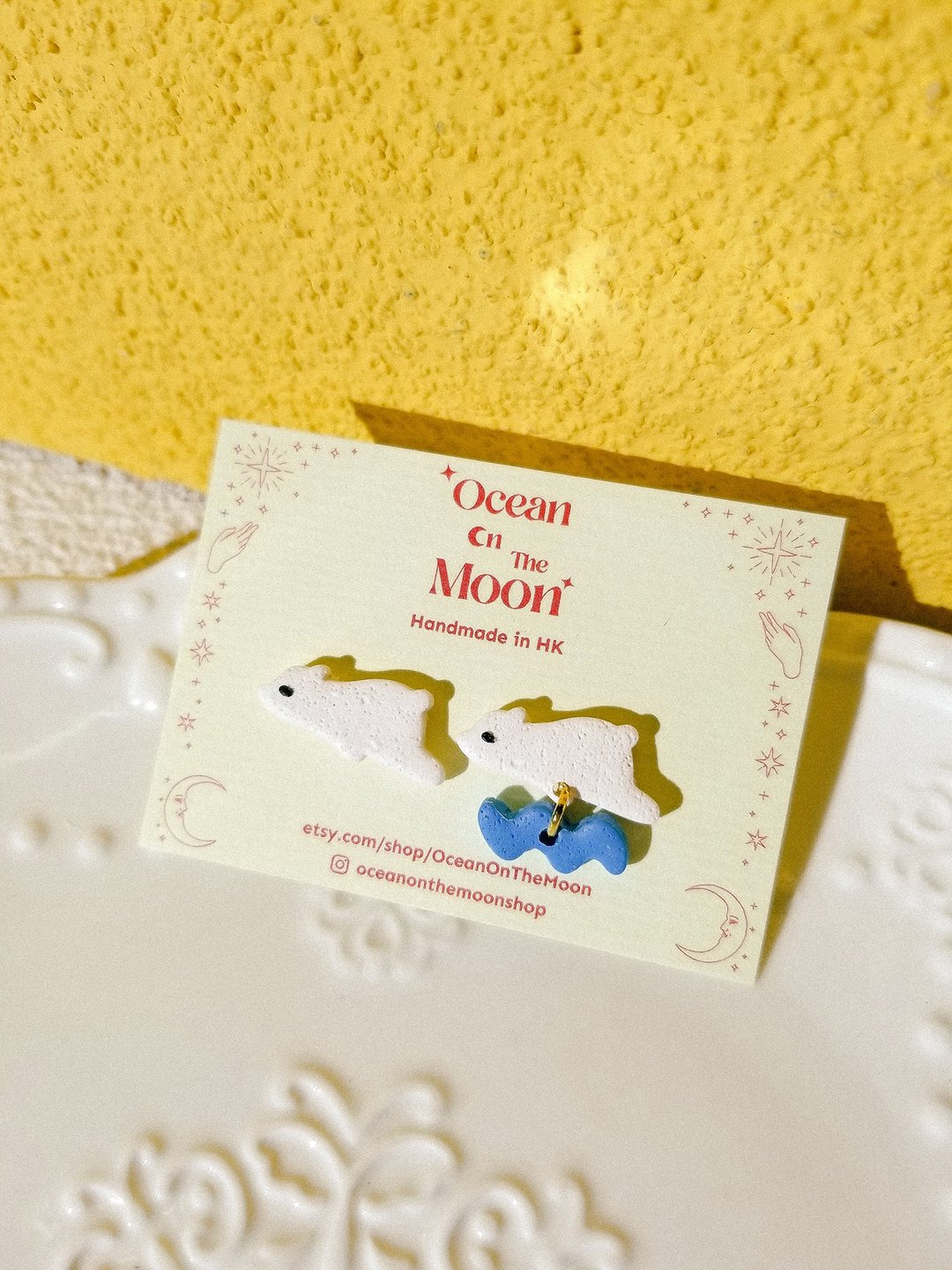 原创手作 Ocean On The Moon -懒趴趴北极熊不规则软陶耳钉/耳夹 - 耳环/耳夹 - 陶 白色