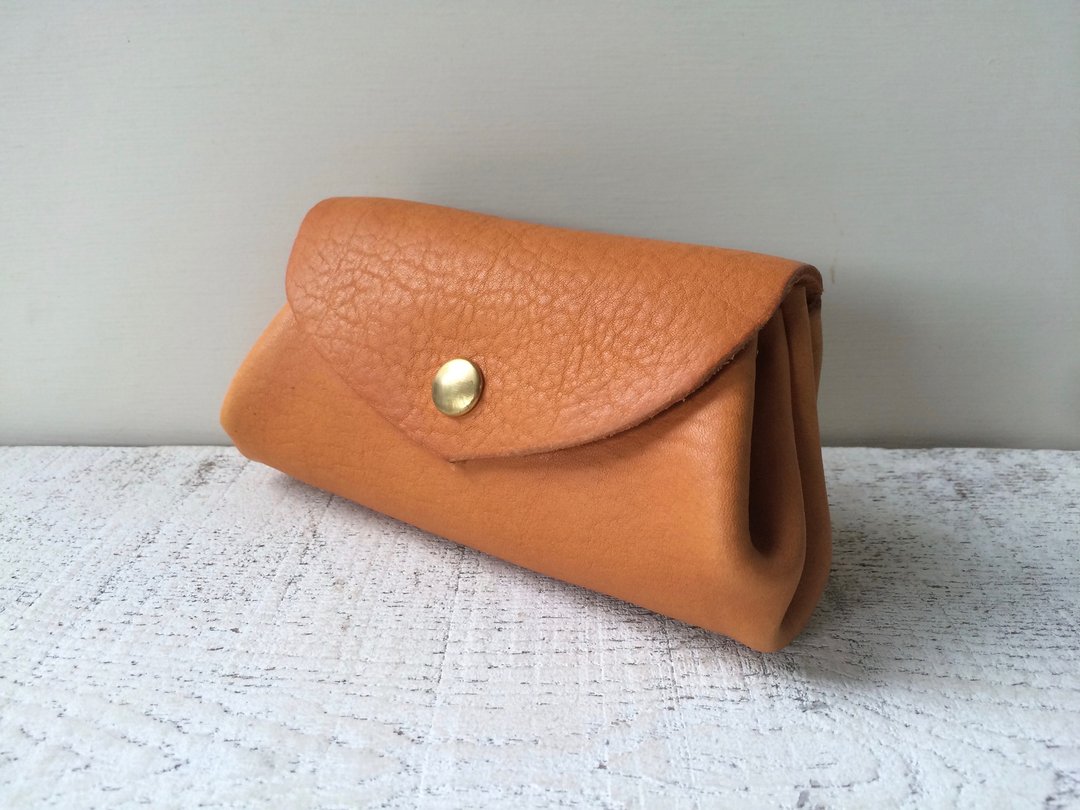 Korokoro wallet Japanese leather fave camel M size - 化妆包/杂物包 - 真皮 卡其色