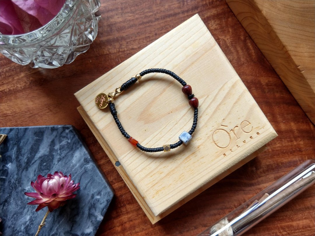 Oˋre Jewelry蜡绳编织手链 天然石黄铜款 47 附设计师专属木盒 - 手链/手环 - 玉石 蓝色