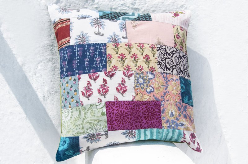 手工木刻印抱枕套 纯棉抱枕套 手工印花抱枕套-北欧拼布粉色花朵 - 枕头/抱枕 - 棉．麻 多色